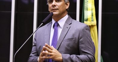 Leur Lomanto aponta falta de obras estruturantes e cobra investimentos do governo para Jequié Leur Lomanto aponta falta de obras estruturantes e cobra investimentos do governo para Jequié