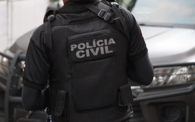 Golpista é presa em Salvador por enganar pessoas com falsas vagas de emprego